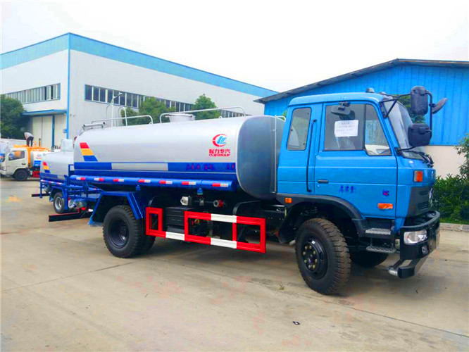 东风145老款12立方洒水车.jpg