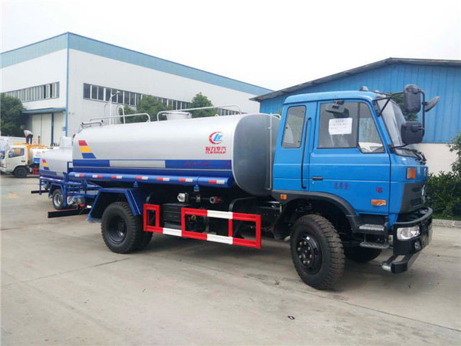 东风145老款12立方洒水车.jpg